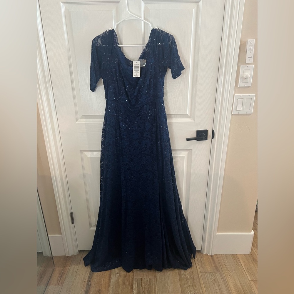 Brand new with tags Torrid dress size 12 navy blue